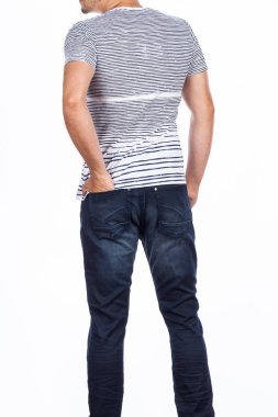 Moda giysiler, t-shirt ve erkek fotoğrafları beyaz arka planda yapılan kot