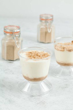 pasta - kurabiye ile yapılan lezzetli tatlı