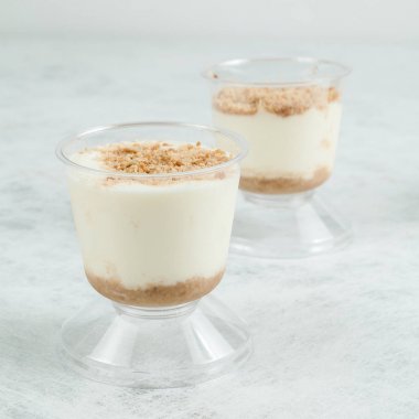 pasta - kurabiye ile yapılan lezzetli tatlı