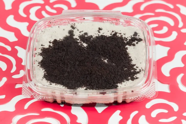 Νόστιμο Επιδόρπιο Γάλακτος Φτιαγμένο Μαύρα Μπισκότα — Φωτογραφία Αρχείου