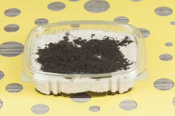 Siyah Kurabiye Ile Yapılan Süt Lezzetli Tatlı — Stok fotoğraf