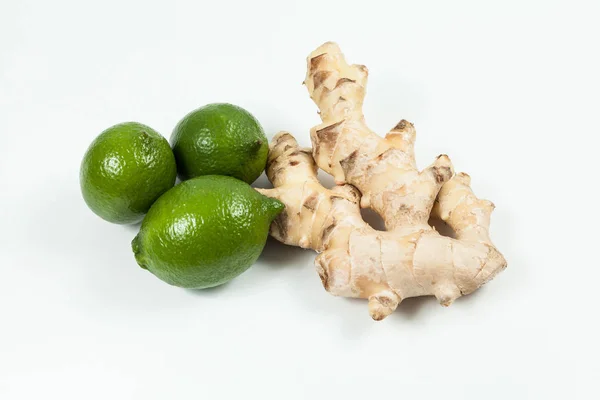 生姜とレモンの根 ニュートラルな背景の写真 — ストック写真