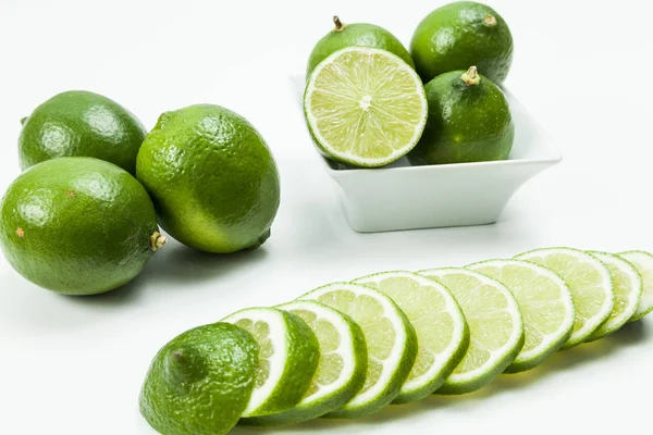 Zelený Citronový Tahiti Nebo Citrus Latifolia Izolovaný Neutrálním Pozadí — Stock fotografie