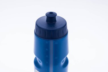 Medellin, Kolombiya - Julio 02, 2019: Su için Adidas spor şişesi, nötr arka plan da fotoğraf