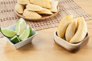 Kolombiyalı Empanada, dondurulmuş ham ürün kızartma için hazır.