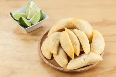 Kolombiyalı Empanada, dondurulmuş ham ürün kızartma için hazır.