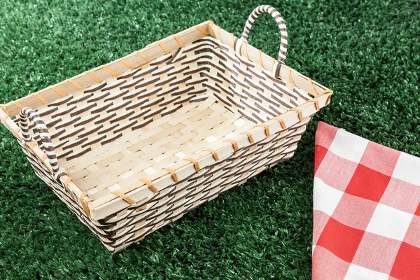 Basket Picnic Cloth Meadow Copy Space — Stock Photo, Image