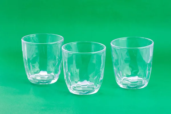 Clear Plastic Drinking Glasses Photo Green Background — Stock Photo, Image