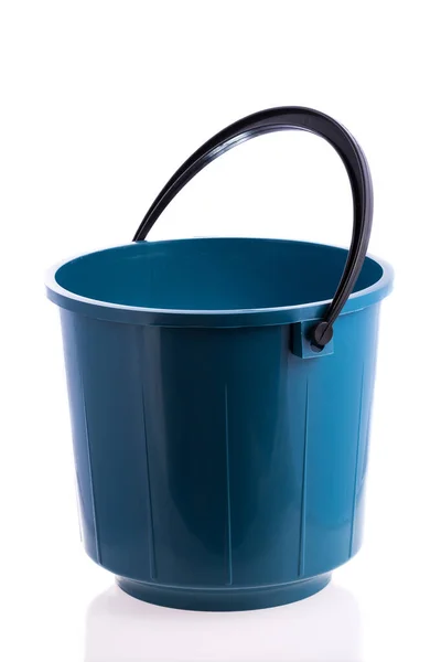Modrý Plastový Kbelík Pro Úklid Domácnosti Bílém Pozadí — Stock fotografie