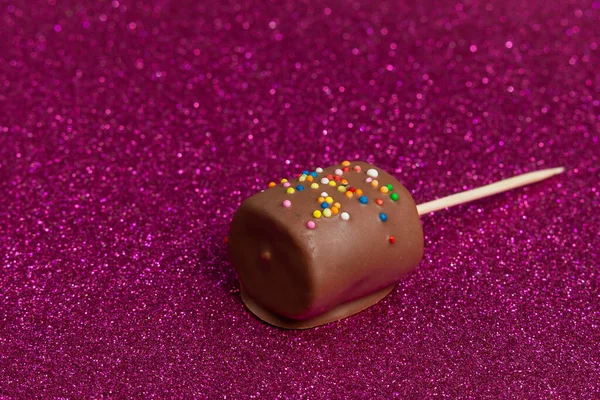 Marshmallows Καλύπτονται Σοκολάτα Και Μίνι Χρωματιστά Dragees — Φωτογραφία Αρχείου