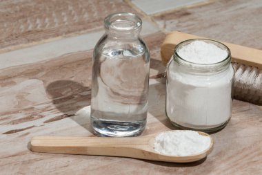 Kabartma tozu - sodyum bikarbonat ve sirke, evin zemininde fotoğraf..
