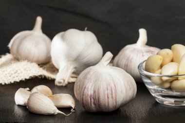Sarımsak - Allium sativum; Çin sarımsağı.