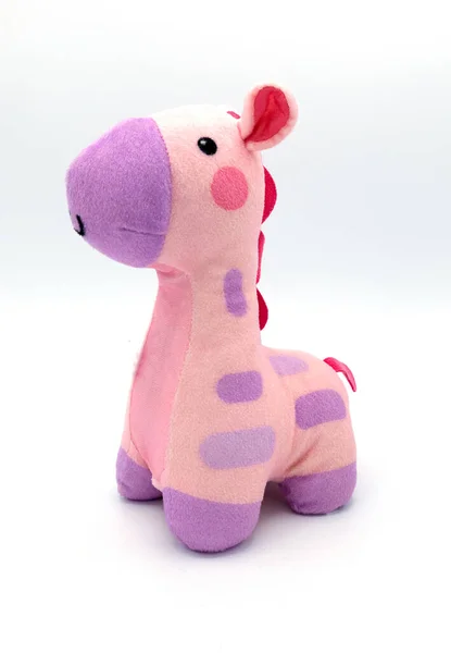Žirafa plushie panenka izolované na bílém pozadí se stínem re — Stock fotografie