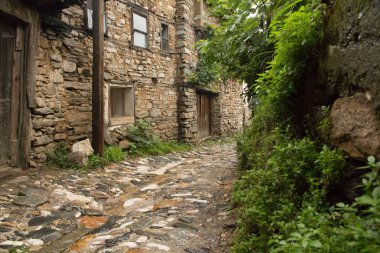 Türkiye, Bursa, Cumalikizik 700-year-old köy birçok Osmanlı binaların önemli site var. Bursa ve Cumalikizik iyi Osmanlı yaşam tarzı kırsal yaşam yakın burada devam eden örneklerdir. Cumalikizik köyü bir Osmanlı E olduğunu