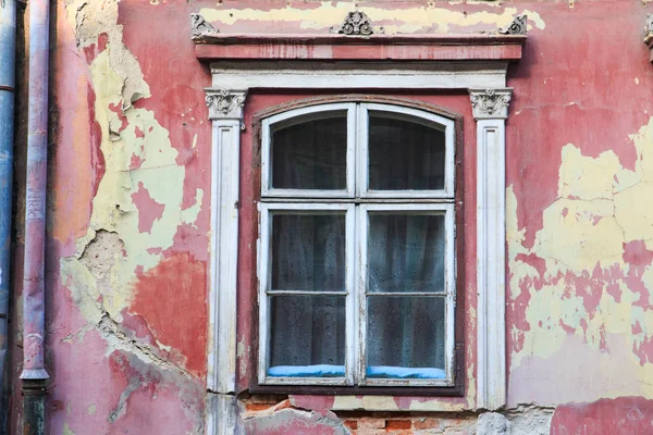 Europie Rumunia Brasov Stare Miasto Okno Łuszczenie Farby — Zdjęcie stockowe