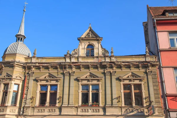 Europa România Brașov Piața Sfatului Clădiri Ornamentale Decorate Apropierea Pieței — Fotografie, imagine de stoc