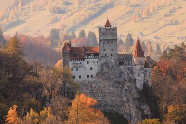 Avrupa, Transilvanya, Romanya, 13. yüzyılda kale Bran, Impaler, Romanya'nın Aka Dracula.Queen Marie Vlad II ile ilişkili daha yeni ikamet.