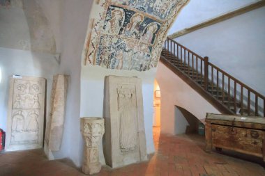 Avrupa, Romanya, Mures County, Sighisoara, Biserica anlaşma, kilise Tepesi'nde, kentin simgelerinden birini DIN. Ortaçağ mezarlar ve taşlar.