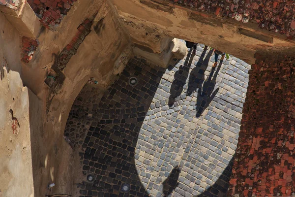 Europa Rumania Condado Mures Sighisoara Ciudad Vieja Entrada Arqueada Sombras — Foto de Stock