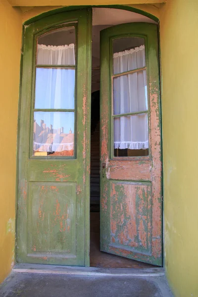 Europie Siedmiogrodzie Okręg Marusza Sighisoara Drzwi Ulicy Mieszkalnej Wiosce Światowego — Zdjęcie stockowe