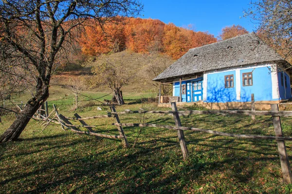 Rumunsko Maramures County Dobricu Lapusului Typická Farm House Modrá Barva — Stock fotografie