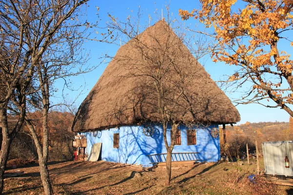 Румыния Марамурес Каунти Добрику Лапусулуй Типичный Дом Ферме Голубой Цвет — стоковое фото