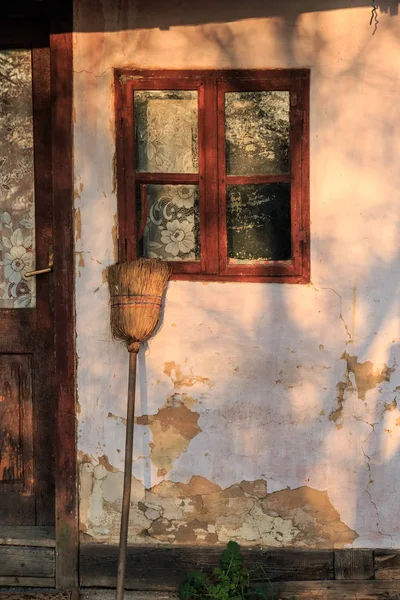 ヨーロッパ ルーマニア マラメレス バイアの春 陶器のワークショップ 家にもたれる部屋 — ストック写真
