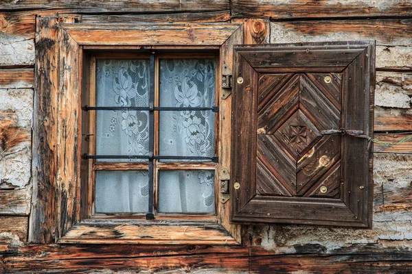 Europa Rumania Bucovina Campulung Moldovenesc Pastor Local Ventana Casa Del — Foto de Stock