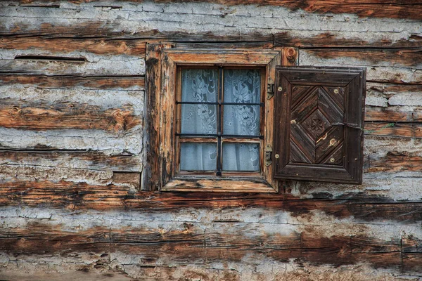 Europa Rumania Bucovina Campulung Moldovenesc Pastor Local Ventana Casa Del — Foto de Stock