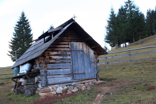 Europe, Romania, Bucovina, Campulung Moldovenesc, local shepherd 's cabin on Alpine hillside
.