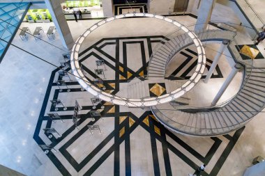 Katar Devleti, Doha. İslam Eserleri Müzesi. Yerleşik 2008. İç. Ana döner merdiven. 26 Şubat 2017