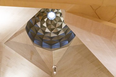 Katar Devleti, Doha. İslam Eserleri Müzesi. Yerleşik 2008. İç. Tavan mimarisi. 26 Şubat 2017