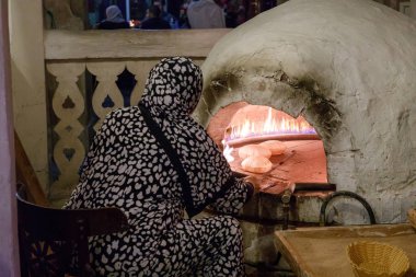 Katar Devleti. Doha. Geleneksel Ekmek pişirme. 26 Şubat 2017