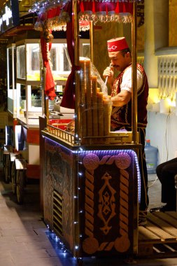 Katar Devleti. Doha. Geleneksel Orta Doğu, dondurma satıcı. 26 Şubat 2017