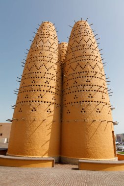Katar Devleti. Doha. Katara güvercin kuleleri. 2006/2007, adobe'inşa: kil, tuğla ve ahşap.