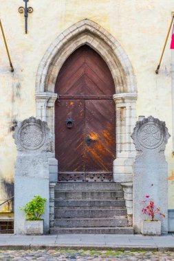 Avrupa, Doğu Avrupa, Baltık Devletleri, Estonya, Tallinn. Eski Şehir, kilise kapı.