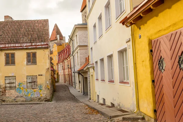 Europe, Eastern Europe, Baltic States, Estonia, Tallinn. Cobblestone street in the old city.