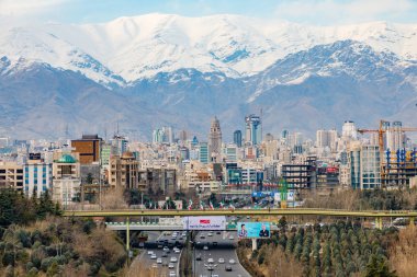 Iran İslam Cumhuriyeti. Tehran. Şehir Merkezi ve dağlık arka plan.