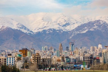 Iran İslam Cumhuriyeti. Tehran. Şehir Merkezi ve dağlık arka plan.
