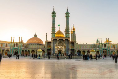Iran İslam Cumhuriyeti. Qom. Fatima Masumeh Tapınağı Şii Müslümanlar İran'ın en önemli Şii türbelerin biri olarak kabul edilir.