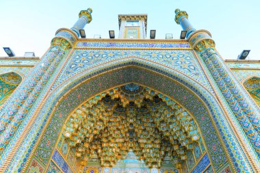 Iran İslam Cumhuriyeti. Qom. Fatima Masumeh Tapınağı Şii Müslümanlar İran'ın en önemli Şii türbelerin biri olarak kabul edilir.