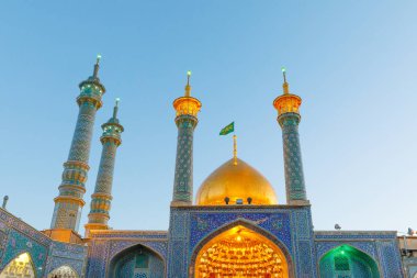Iran İslam Cumhuriyeti. Qom. Fatima Masumeh Tapınağı Şii Müslümanlar İran'ın en önemli Şii türbelerin biri olarak kabul edilir.