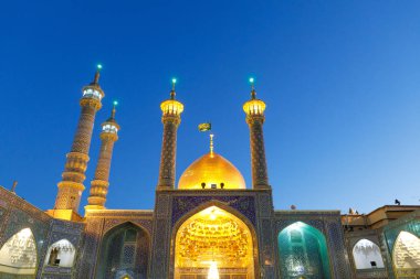 Iran İslam Cumhuriyeti. Qom. Fatima Masumeh Tapınağı Şii Müslümanlar İran'ın en önemli Şii türbelerin biri olarak kabul edilir.