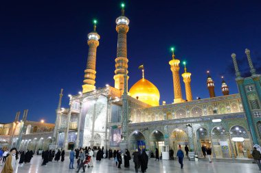 Iran İslam Cumhuriyeti. Qom. Fatima Masumeh Tapınağı Şii Müslümanlar İran'ın en önemli Şii türbelerin biri olarak kabul edilir.