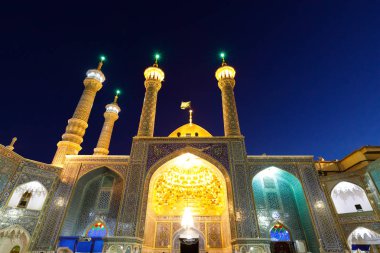 Iran İslam Cumhuriyeti. Qom. Fatima Masumeh Tapınağı Şii Müslümanlar İran'ın en önemli Şii türbelerin biri olarak kabul edilir.