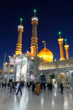 Iran İslam Cumhuriyeti. Qom. Fatima Masumeh Tapınağı Şii Müslümanlar İran'ın en önemli Şii türbelerin biri olarak kabul edilir.