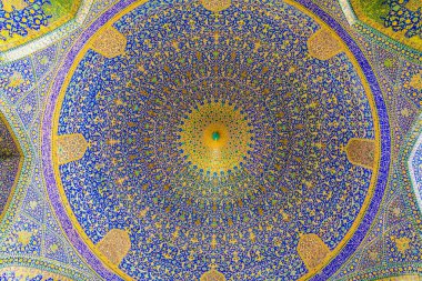 Iran İslam Cumhuriyeti. Isfahan Eyaleti, Isfahan (Esfahan). Abassi Cami, Ulu Cami: Esfahan evrensel Camii. 11. yüzyıldan kalma kubbeli kutsal üzerinde ortalanmış binalar kompleksi.