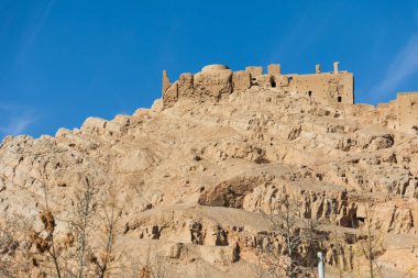 Iran İslam Cumhuriyeti. Isfahan. Atashgah. Zerdüşt ateş Tapınağı, Sasani dönemi arkeolojik karmaşık. Tepenin adı verilen maraş veya Marabin olarak da bilinir. Bir klasik chartaq 