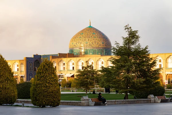 Iran İslam Cumhuriyeti. Isfahan. (Esfahan) Şeyh Lütfullah Camii ve kubbe Nakş-ı Cihan Meydanı'nda. İslam mimarisi. UNESCO Dünya Miras Listesi.