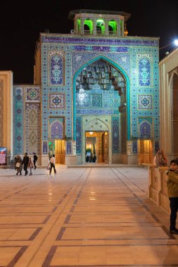 Iran İslam Cumhuriyeti. Shiraz. 08 Mart, 2018. Şah Cheragh, kutsal tapınak ve hac yeri. Mezar anıt ve Camii. Şii Müslümanlar olduğu için zulüm kardeşler mezarlar.